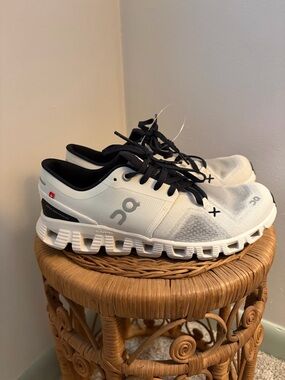 On cloud women’s sneakers